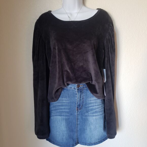 Rachel Parcell Tops - NWT Soft Velvet Long Puff Sleeve Top